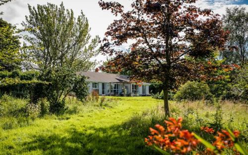 Home Comforts In Peaceful 2 Acres