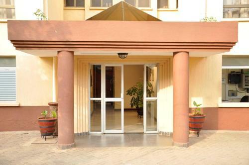 Hotel Cerenata Gardens Suites