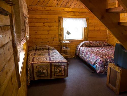 Lodge Midnight Sun Log Cabins