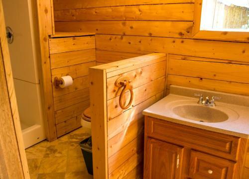 Lodge Midnight Sun Log Cabins
