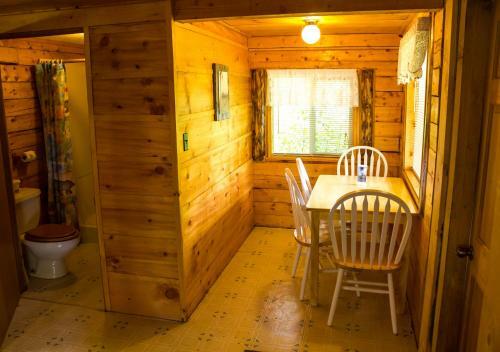 Lodge Midnight Sun Log Cabins
