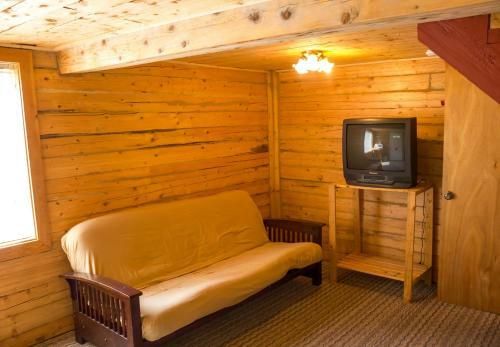 Lodge Midnight Sun Log Cabins