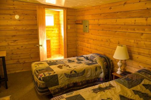 Lodge Midnight Sun Log Cabins