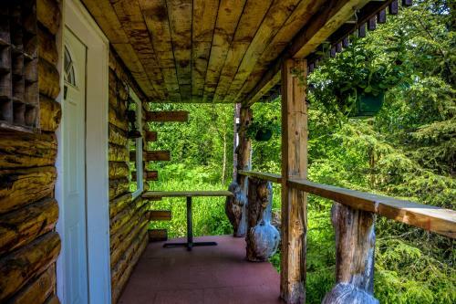 Lodge Midnight Sun Log Cabins