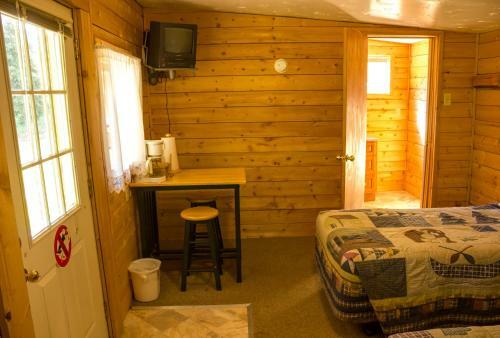 Lodge Midnight Sun Log Cabins