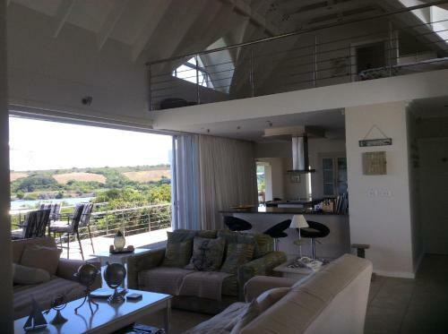 Holiday Home Crystal Waters