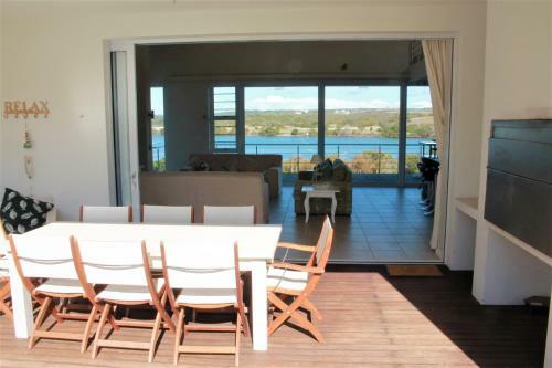 Holiday Home Crystal Waters