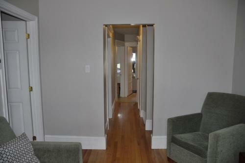 Apartment Across Georges Dumont