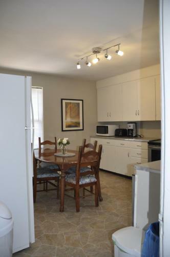 Apartment Across Georges Dumont