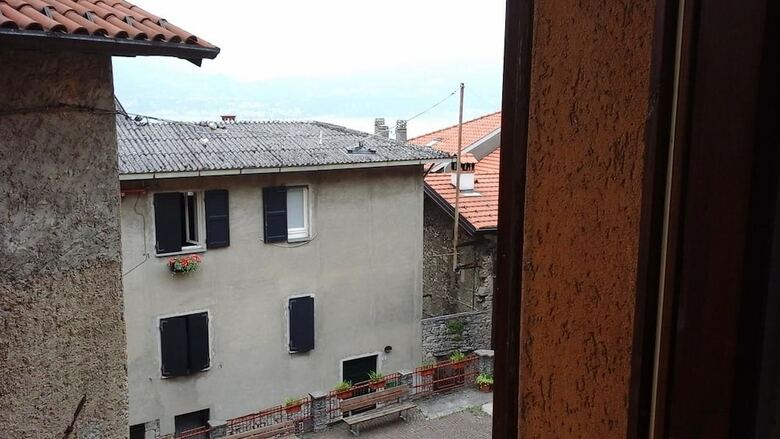 Hostal Regolo House