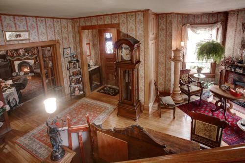 The Queen, A Victorian Bed & Breakfast
