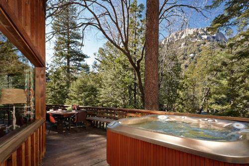 Villa Lily Rock