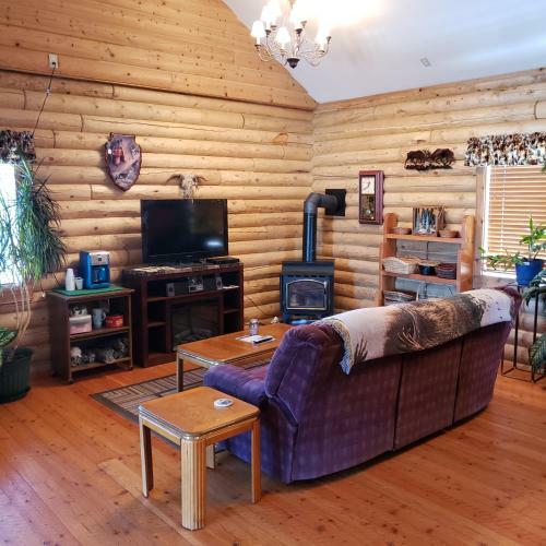 Motel Wolf Den Log Cabins And Rv Park