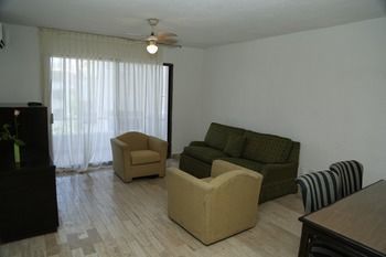 Albergue Bed & Beach & Fun Cancun Hostal