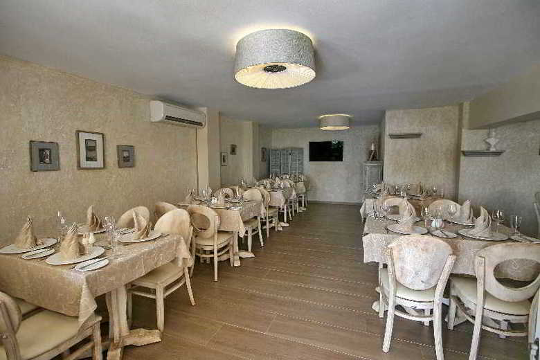 Rahoni Cronwell Park Hotel
