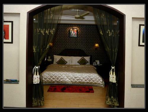 Hotel Diplomat Residency