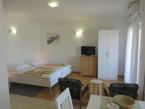 Filipovic Apartments With Pool