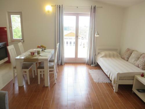 Filipovic Apartments With Pool