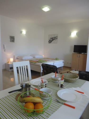 Filipovic Apartments With Pool