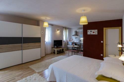 Hostal Apartments Marde?i?