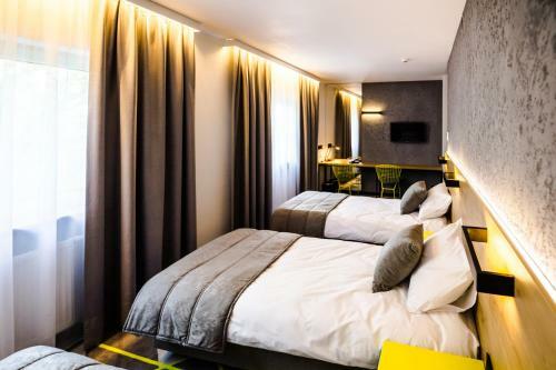 Air Hotel