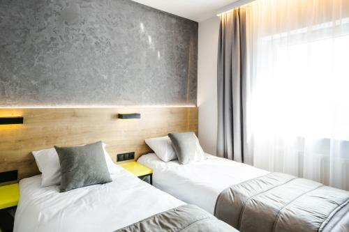 Air Hotel