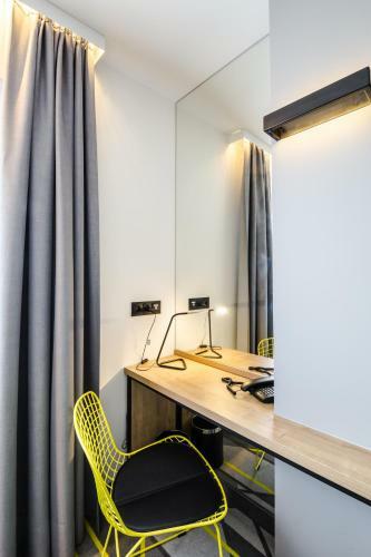 Air Hotel