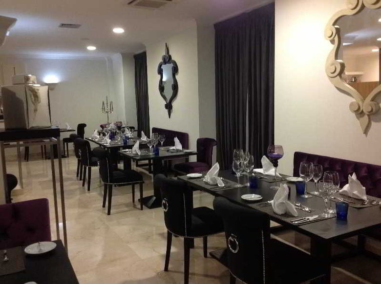 Luna Hotel Zombo