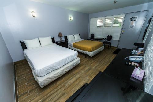 New Plaza Motel