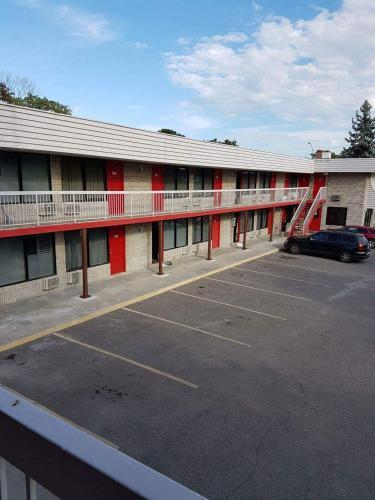 New Plaza Motel