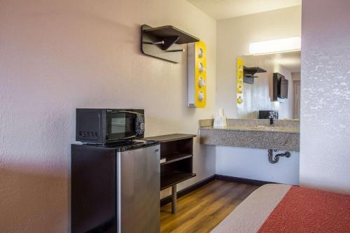 Hotel Motel 6 Ashland