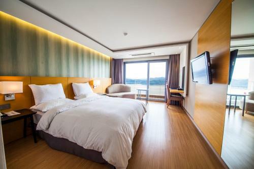 Asia Lakeside Hotel