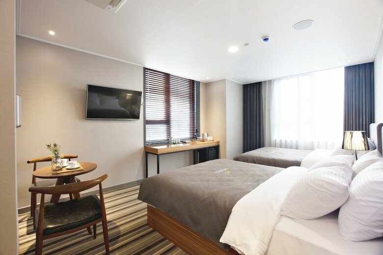 Gnb Hotel