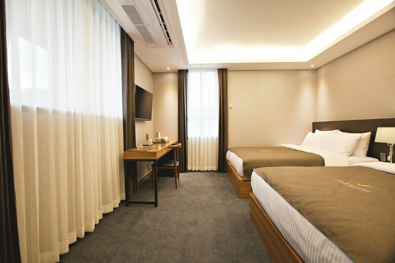 Gnb Hotel