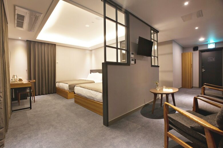 Gnb Hotel