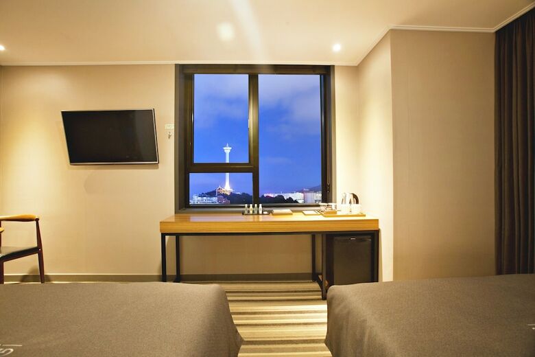 Gnb Hotel