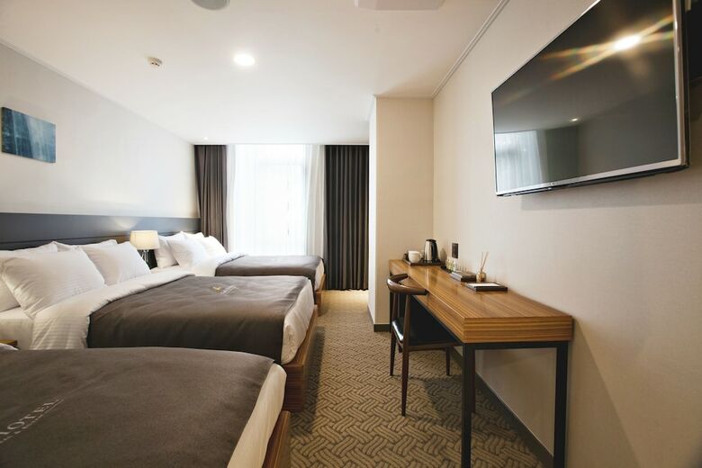 Gnb Hotel