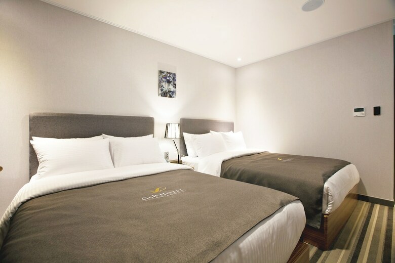 Gnb Hotel