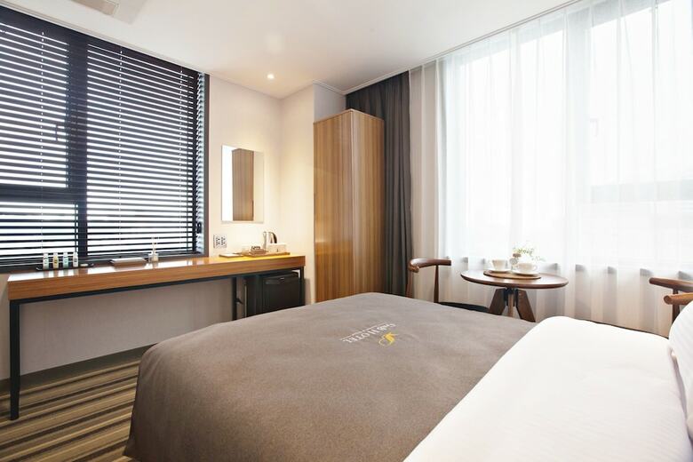 Gnb Hotel