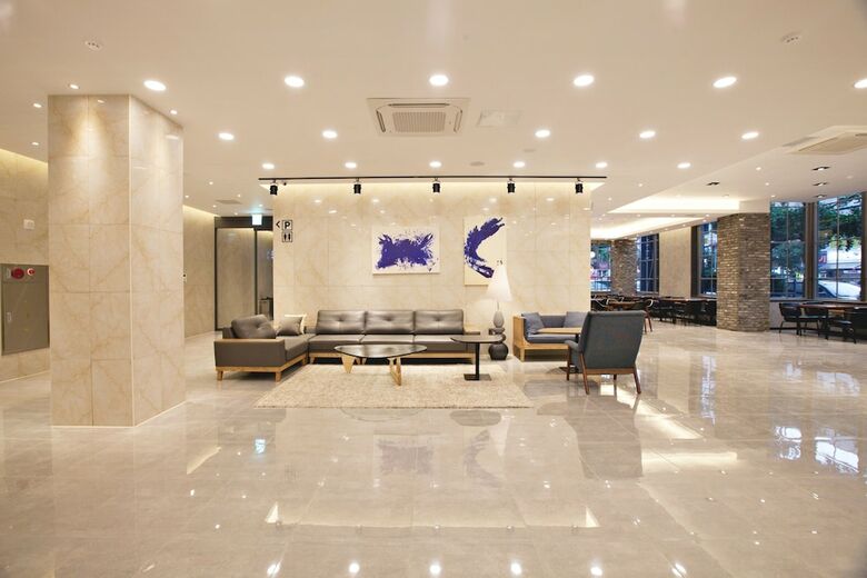 Gnb Hotel
