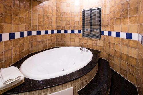 Zum Adler Castel B&B