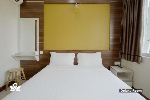 Golden Night Hotel