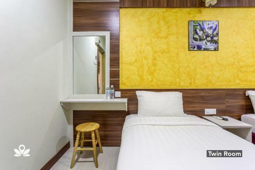 Golden Night Hotel