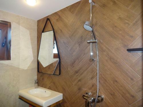 Two-bedroom Apartment With Garden