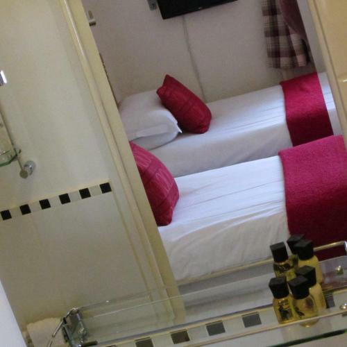 Hostal Treetops Guest House