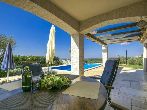 Villa Nira