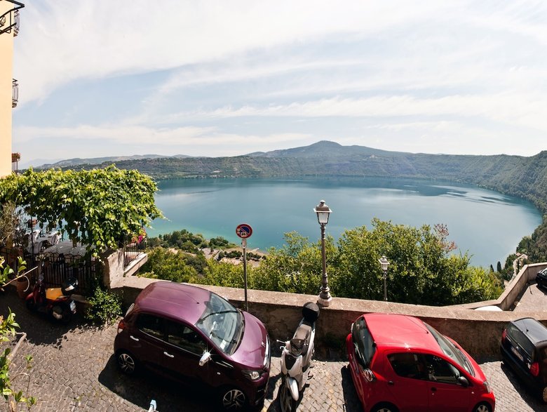 Hostal Atlantis Inn Castelgandolfo