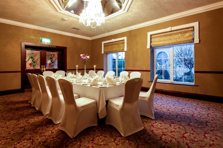 Seven Oaks Hotel