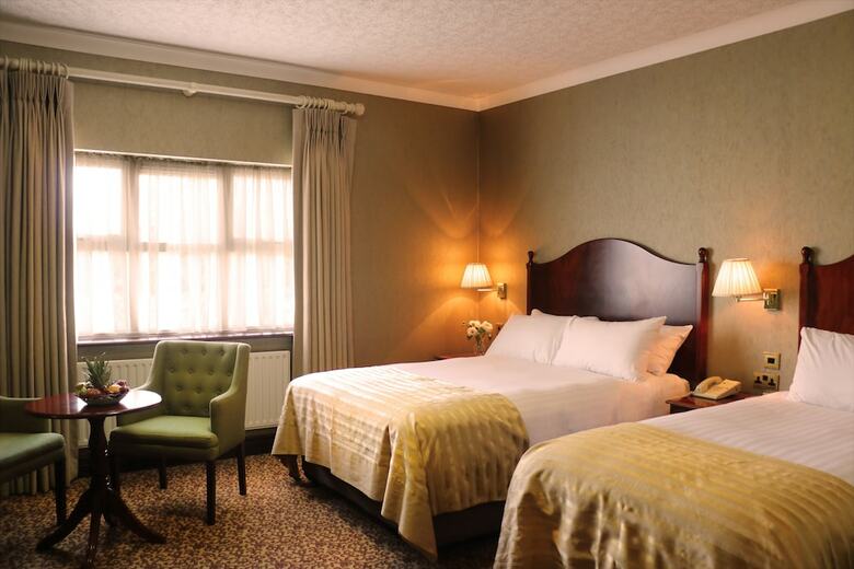 Seven Oaks Hotel