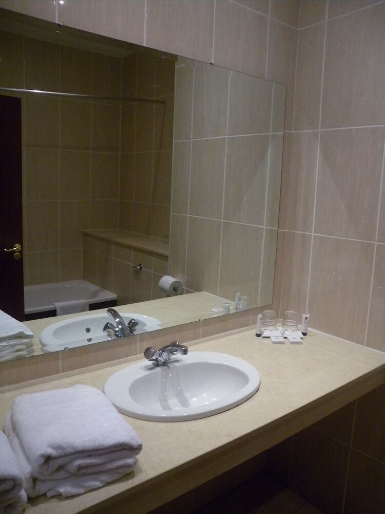 Seven Oaks Hotel